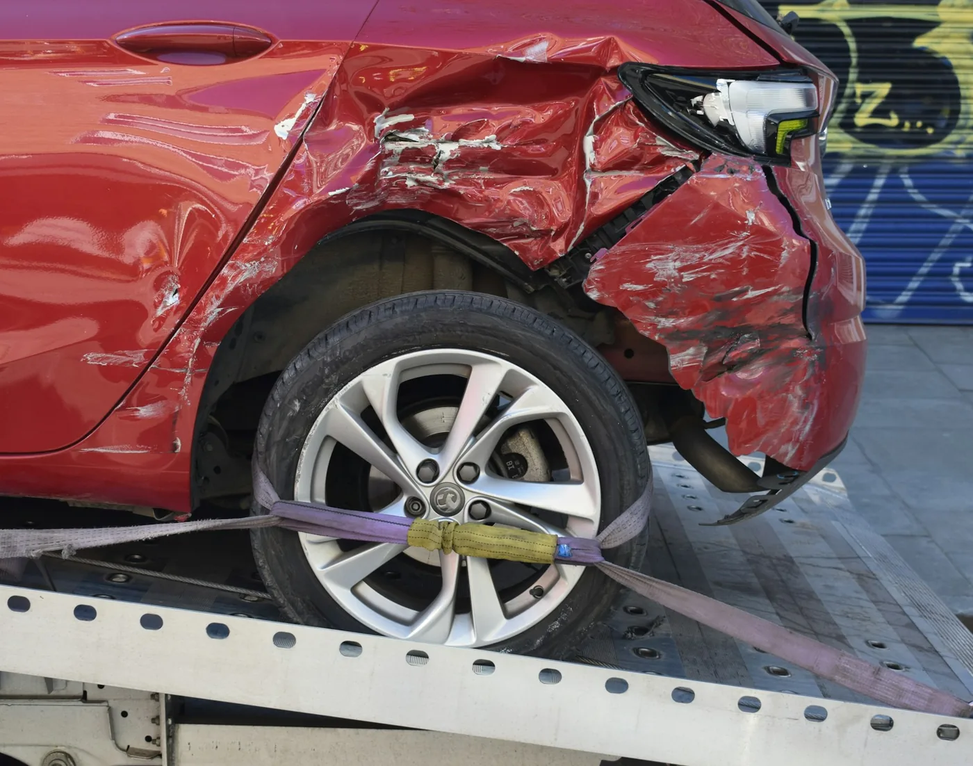 Fahrzeug auf Abschleppwagen